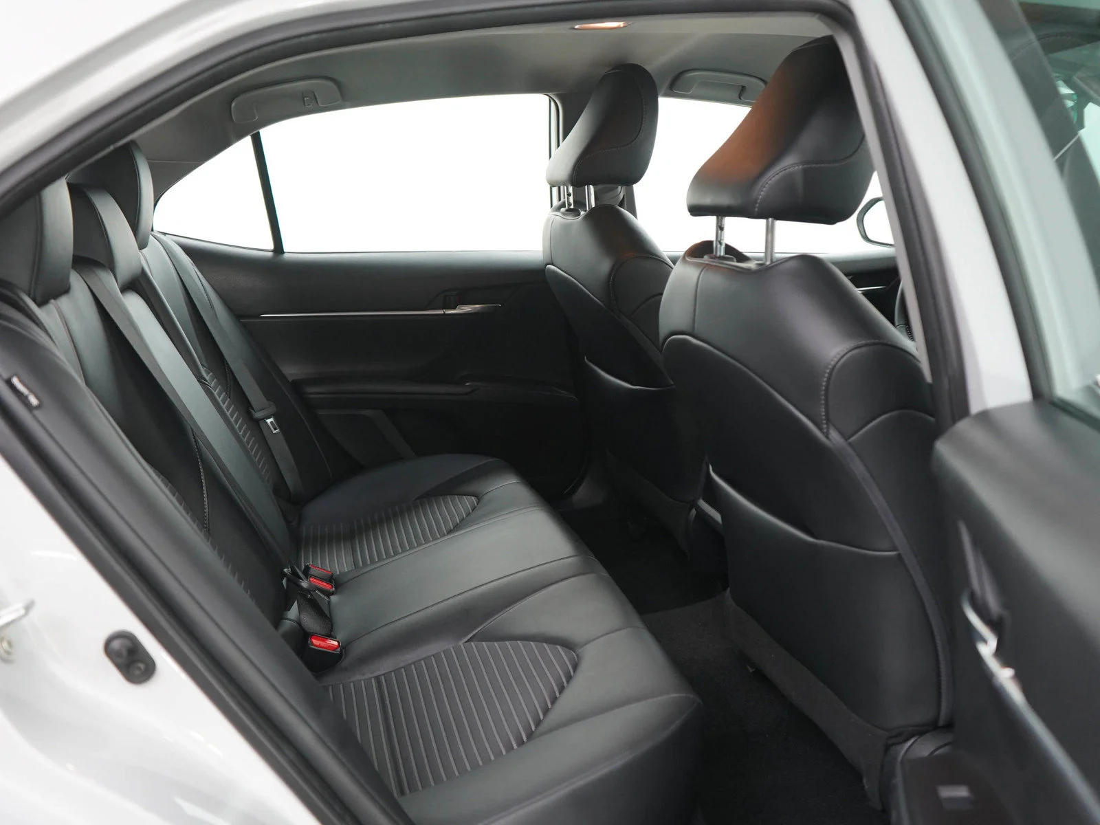 Used 2022  Toyota SE image 12