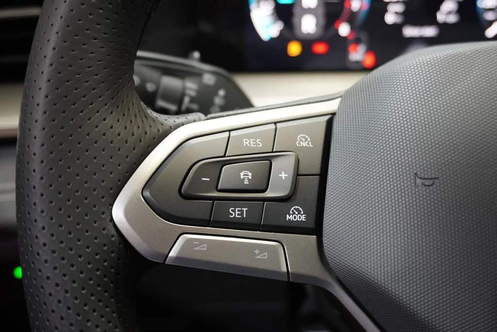 New 2026  Volkswagen 2.0T SE R-Line Black image 21