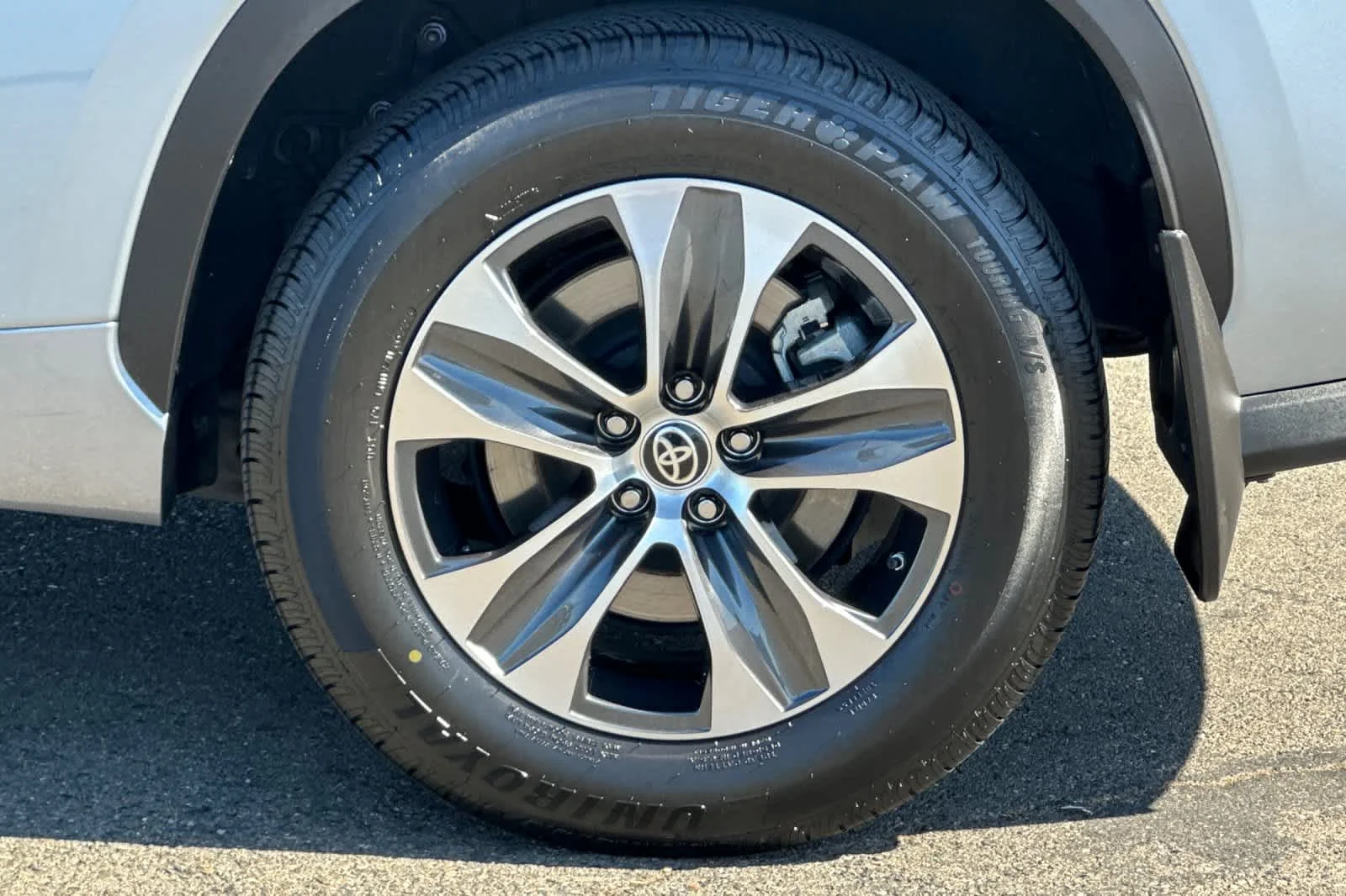 Used 2022 Moon Dust Toyota Hybrid XLE image 33