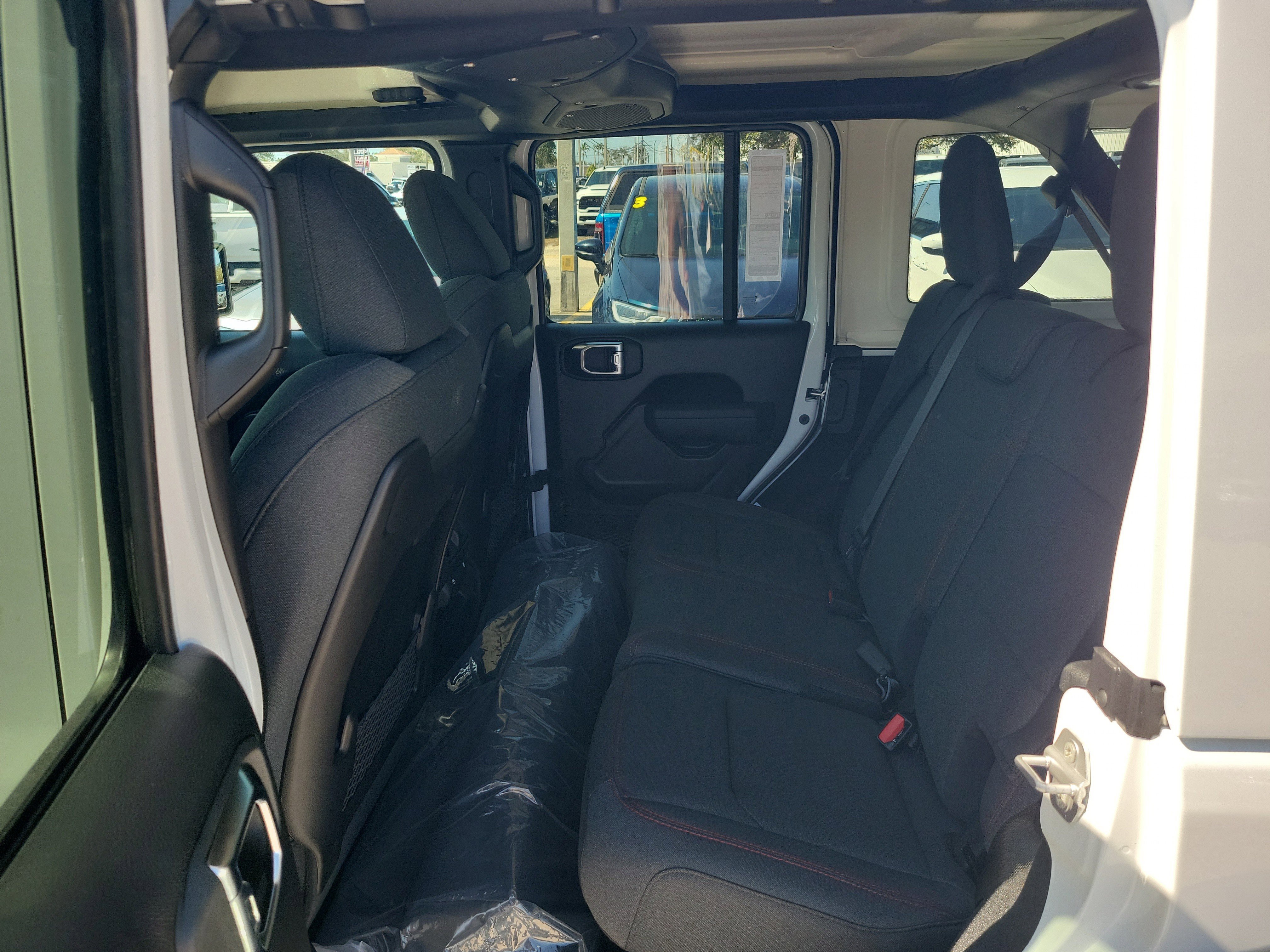 New 2026 Bright White Clear-Coat Exterior Paint Jeep Rubicon image 6