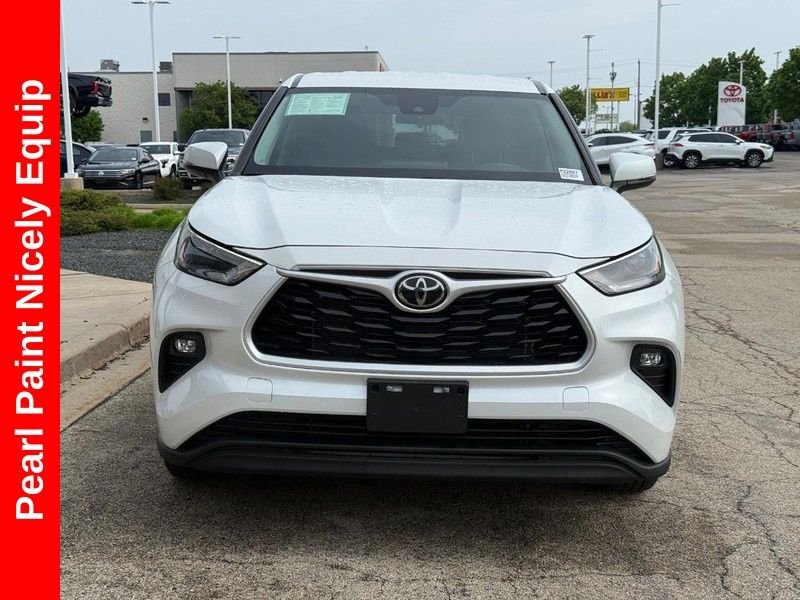 Used 2023 Pearl Toyota LE image 8