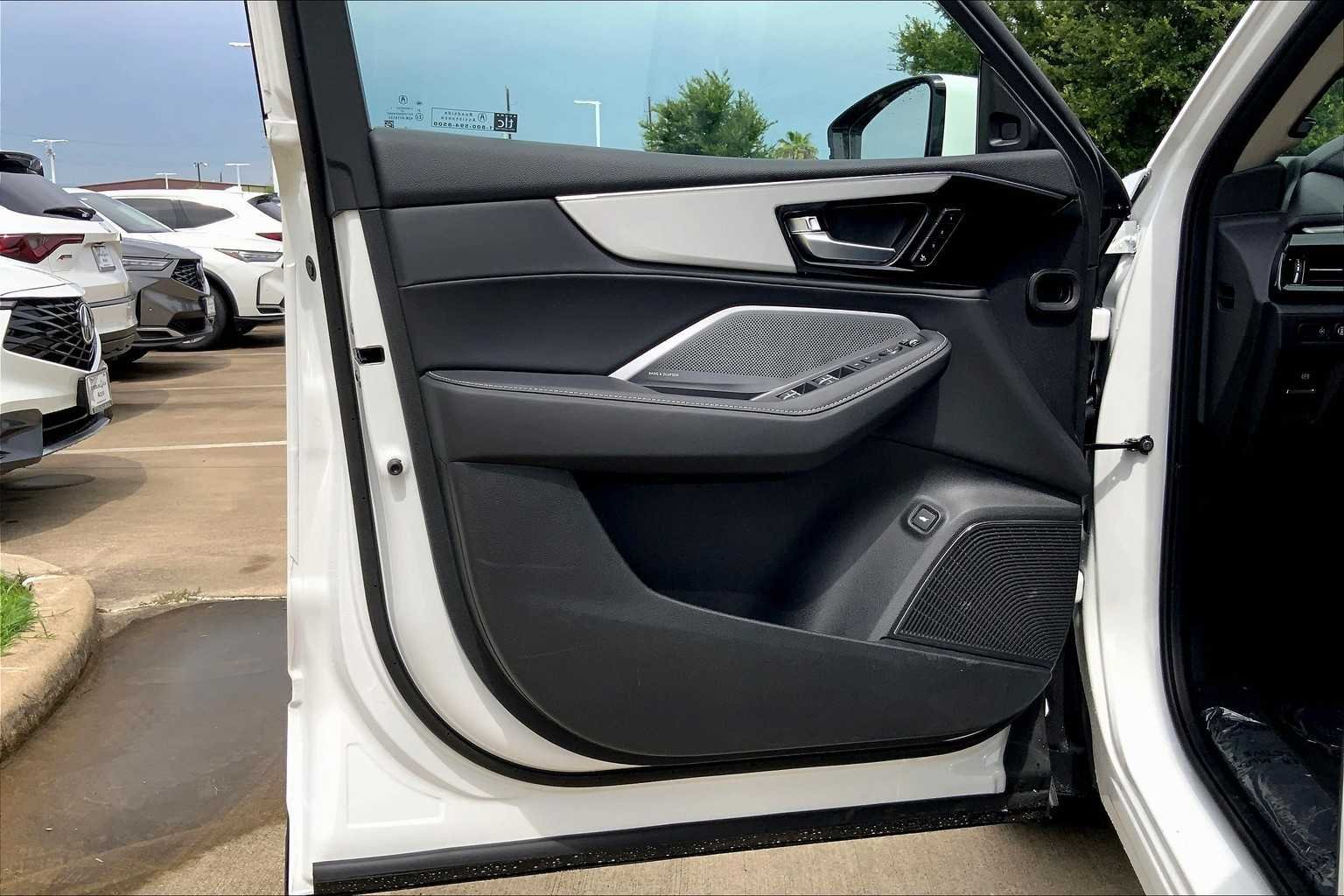 Used 2026 Platinum White Pearl Acura w/Technology Package image 10