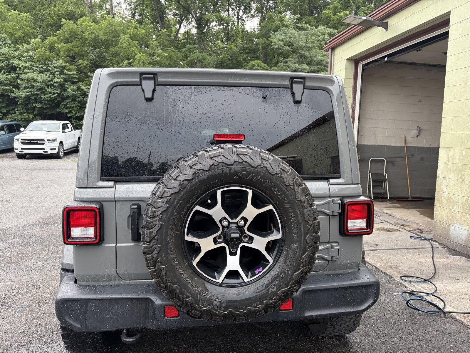 Used 2021 Sting-Grey Jeep Unlimited Sahara image 6