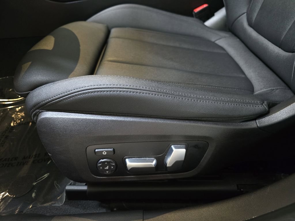 Used 2020 Jet Black BMW 330i image 28