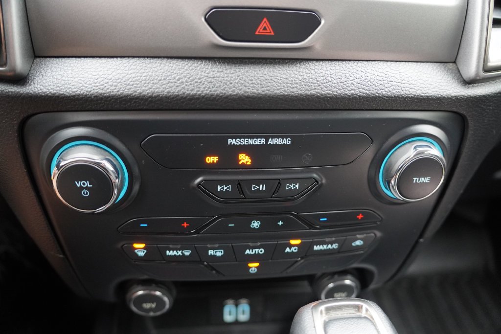 Used 2020 Shadow Black Ford XLT image 26