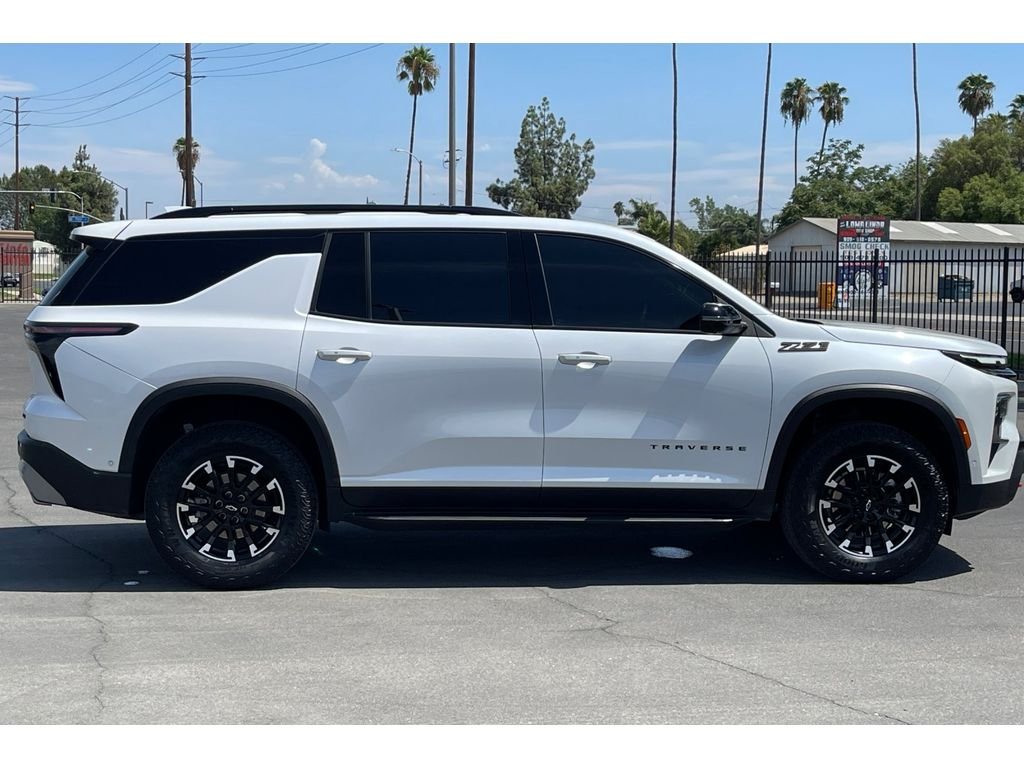 Used 2025 Iridescent Pearl Tricoat Chevrolet AWD Z71 image 7