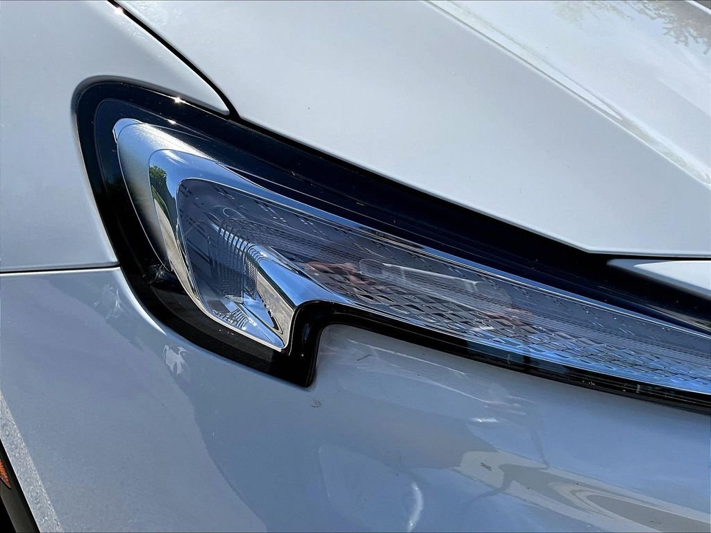 Used 2025 White Buick Preferred image 32