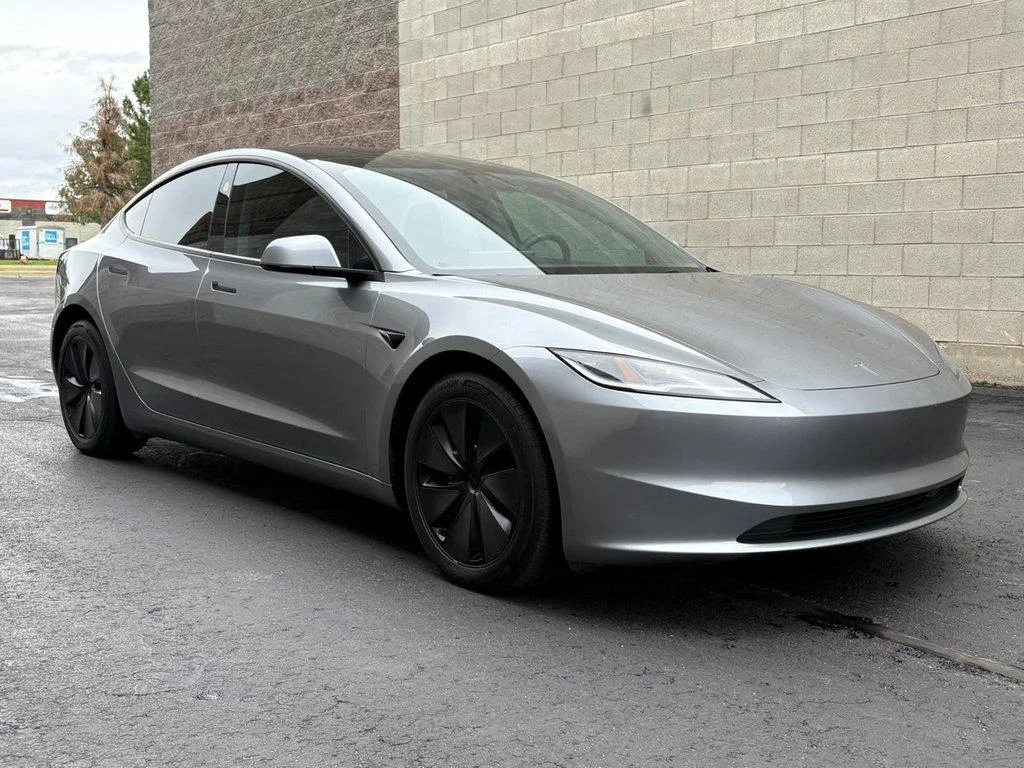Used 2025 Quicksilver Tesla Long Range All-Wheel Drive image 4