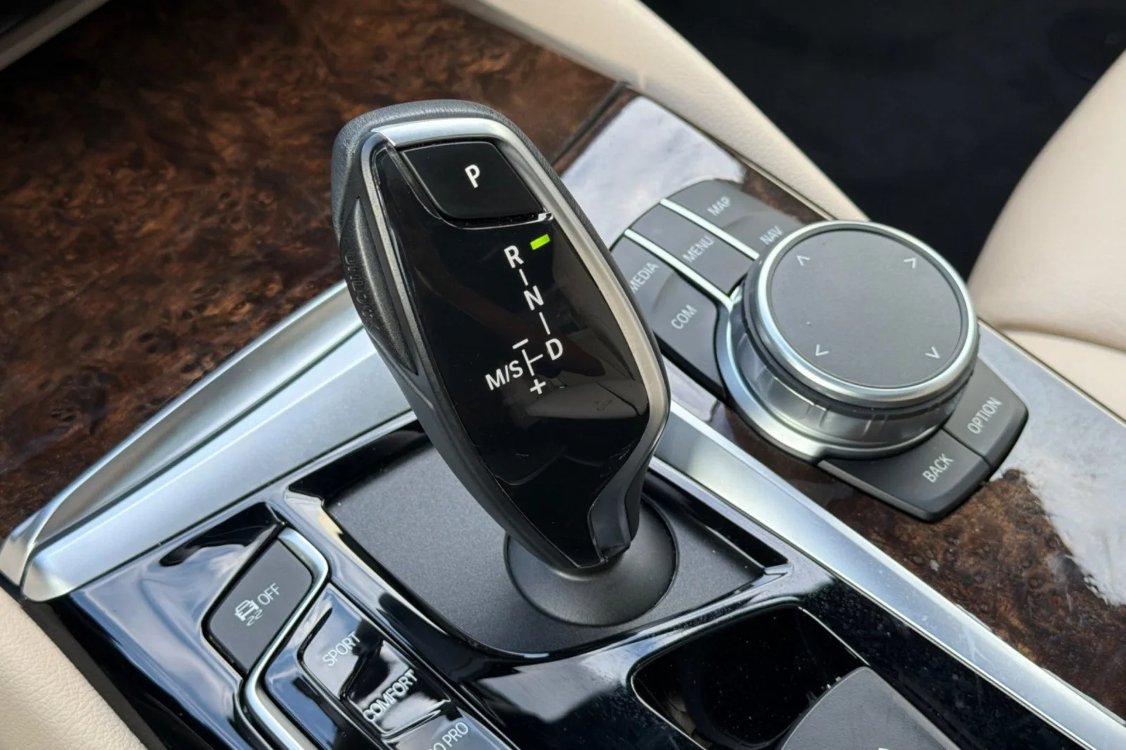 Used 2020 Black Sapphire Metallic BMW 540i image 20