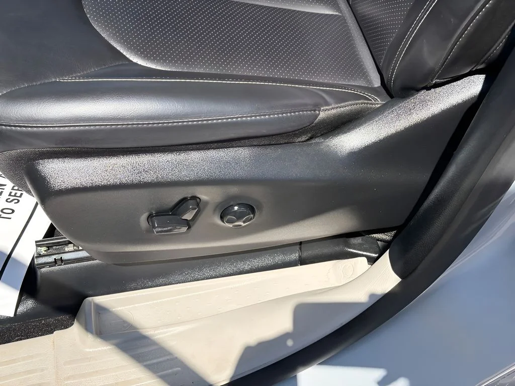 Used 2023 Silver Mist Clearcoat Chrysler Touring L image 22