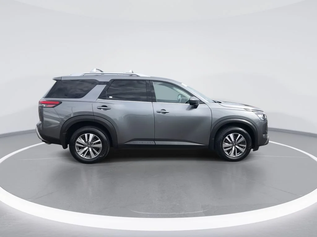 Used 2023 Gray Nissan SL image 9