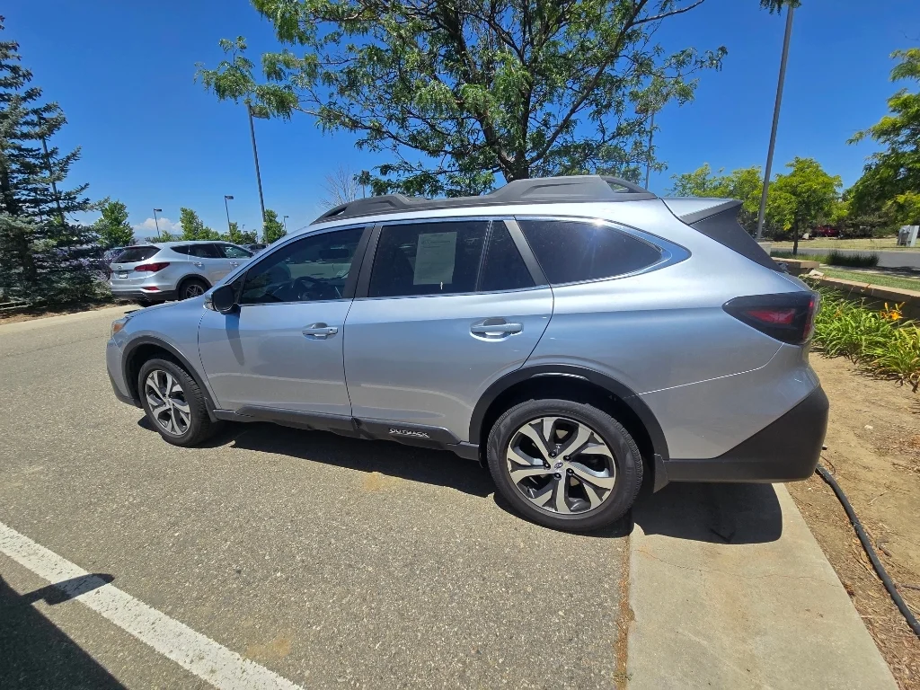 Used 2021 Ice Silver Metallic Subaru Limited image 13