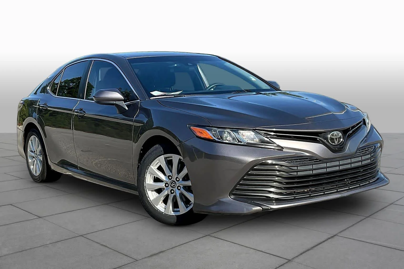 Used 2018 Predawn Gray Mica Toyota LE image 3