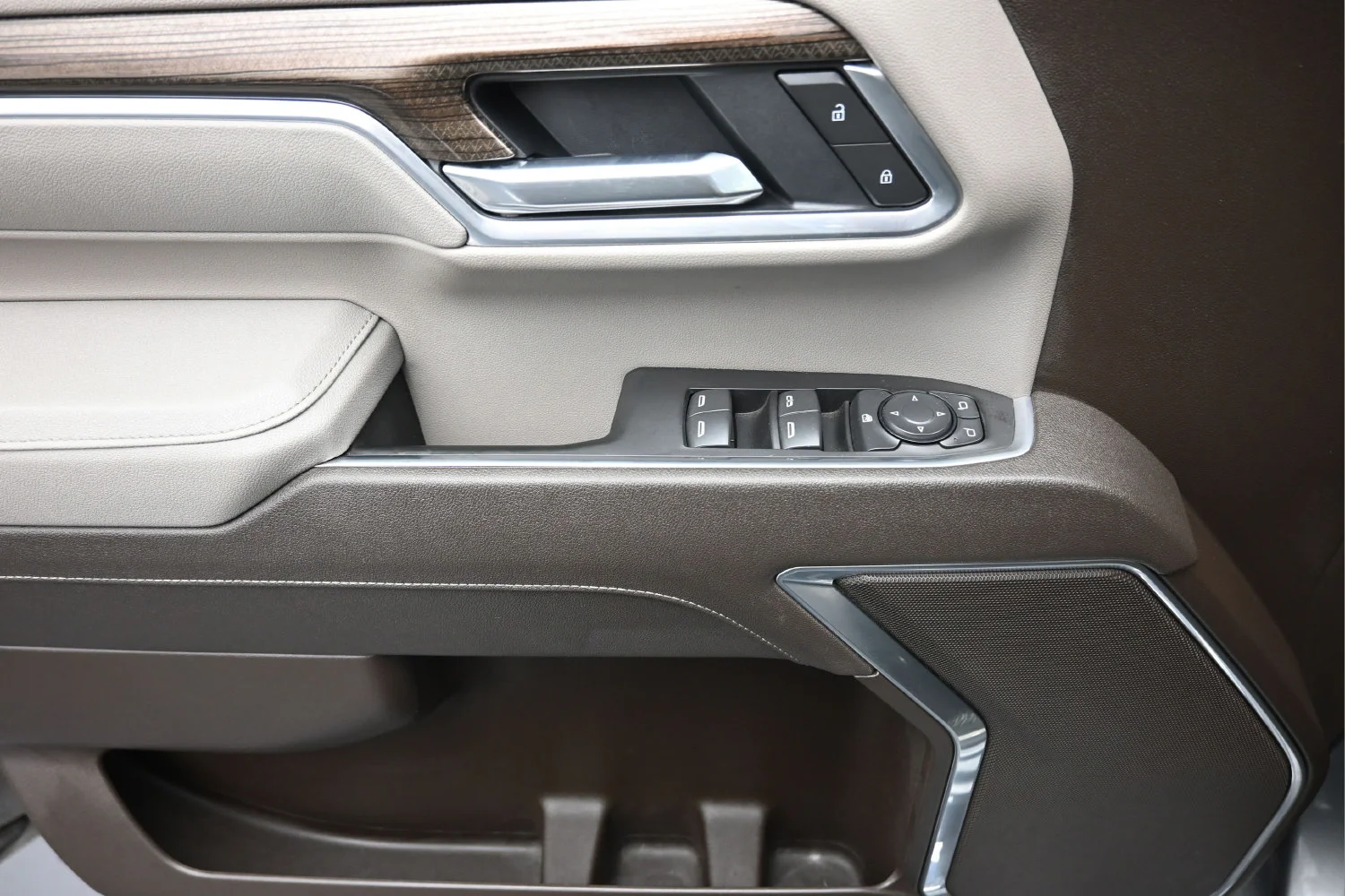 Used 2026 Sterling Gray Metallic Chevrolet LT image 25