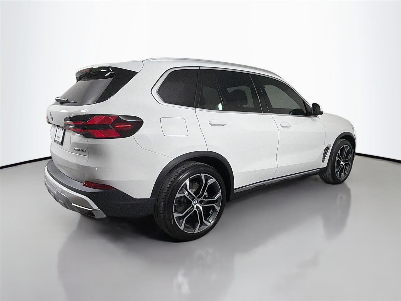 New 2026 Alpine White BMW xDrive40i image 5