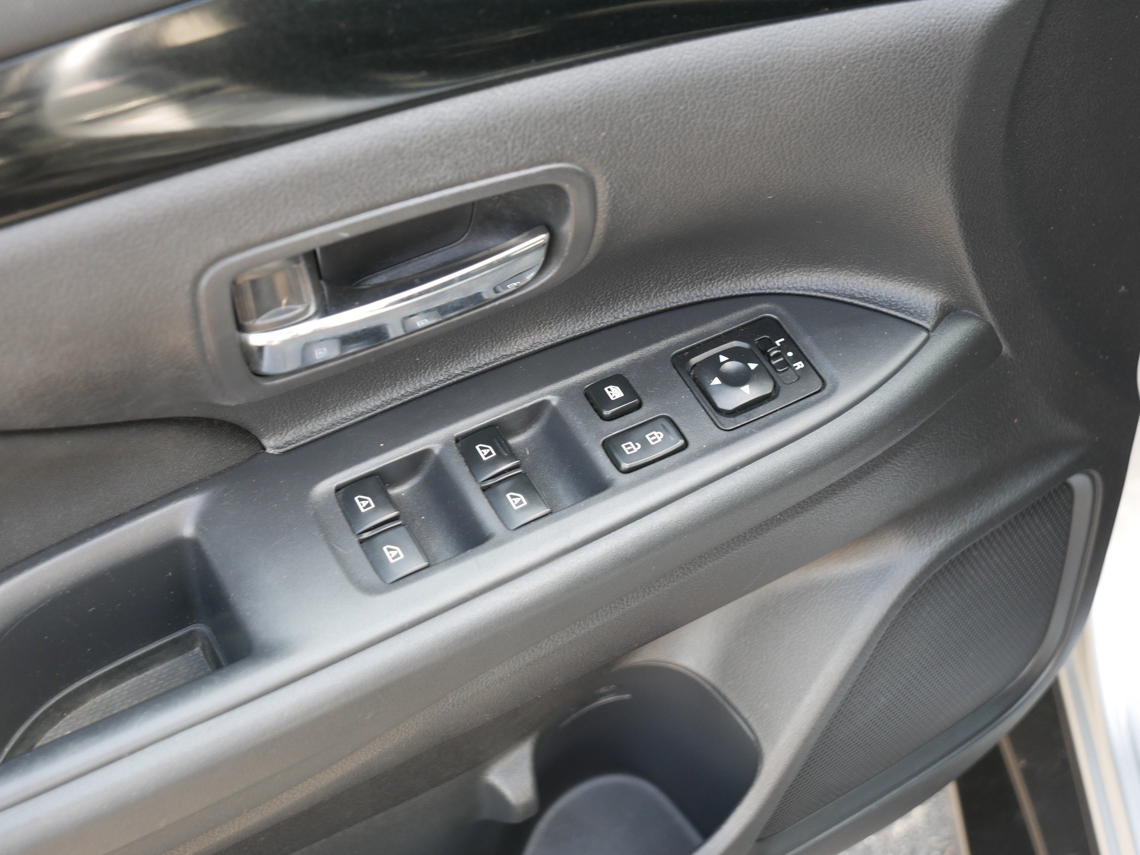 Used 2020 Alloy Silver Metallic Mitsubishi ES image 19