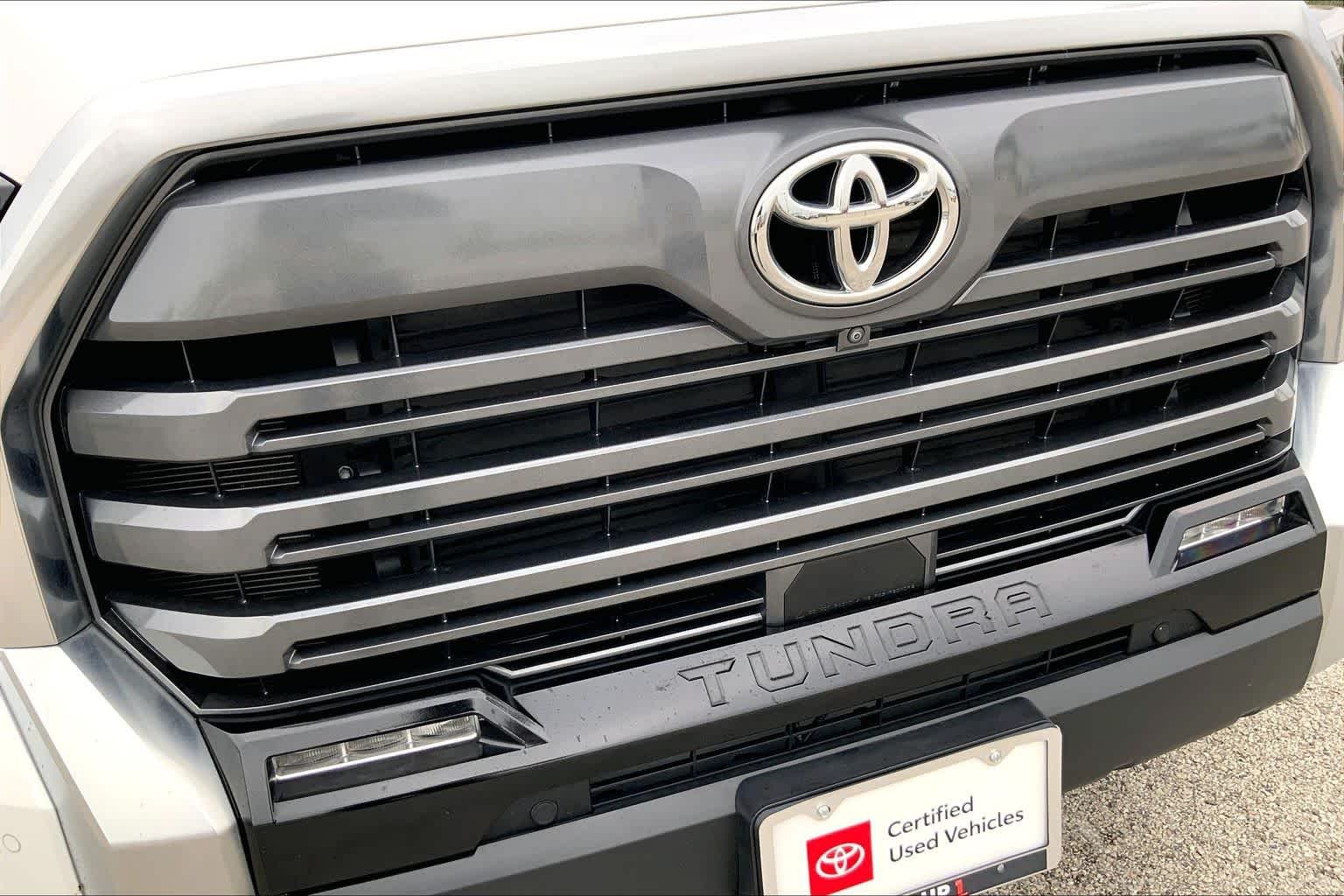 Used 2025 Ice Cap Toyota Limited image 29