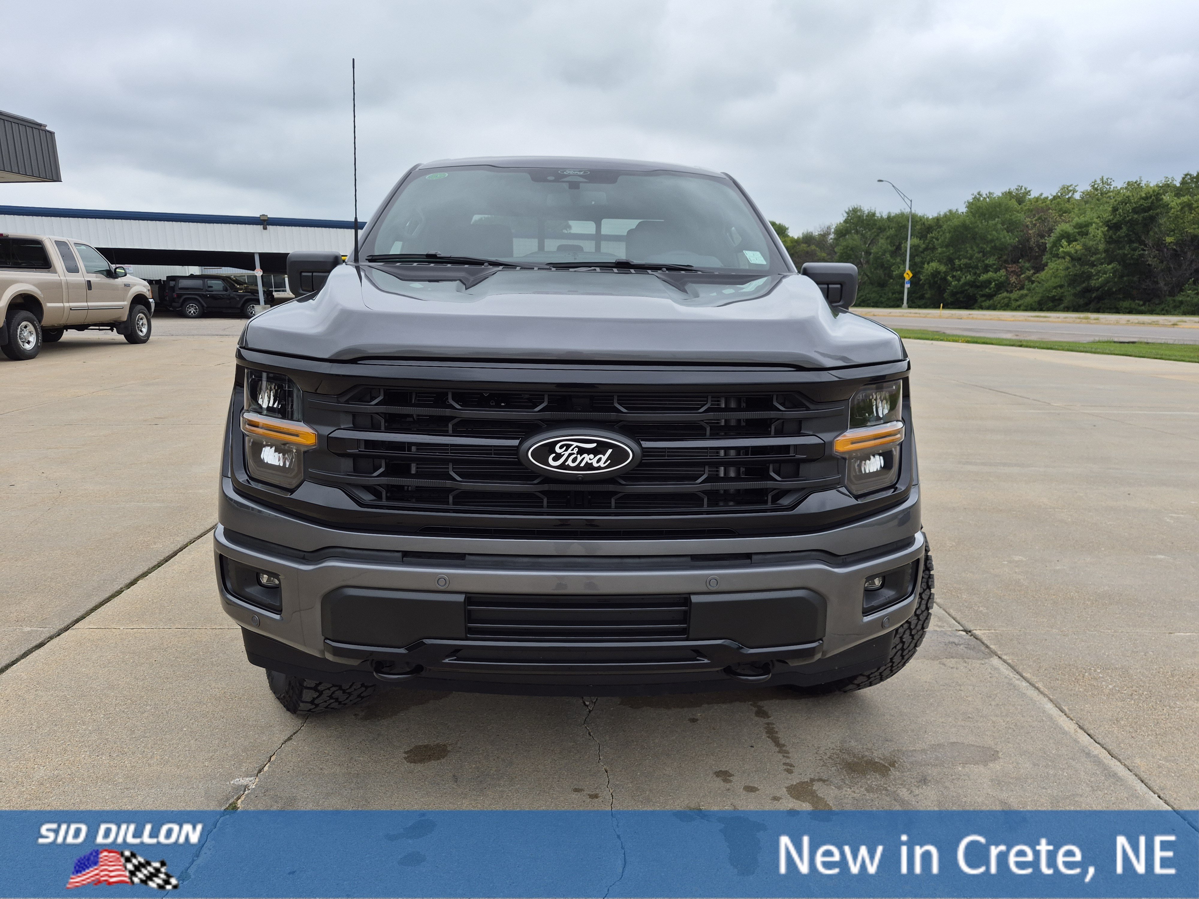 New 2026 Carbonized Gray Metallic Ford XLT image 14