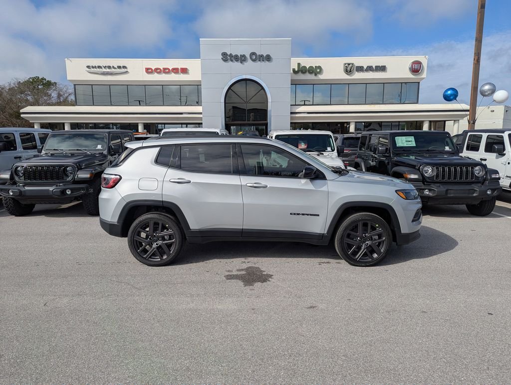 New 2026 Silver Zynith Metallic Clear-Coat Exterior Paint Jeep Latitude image 4