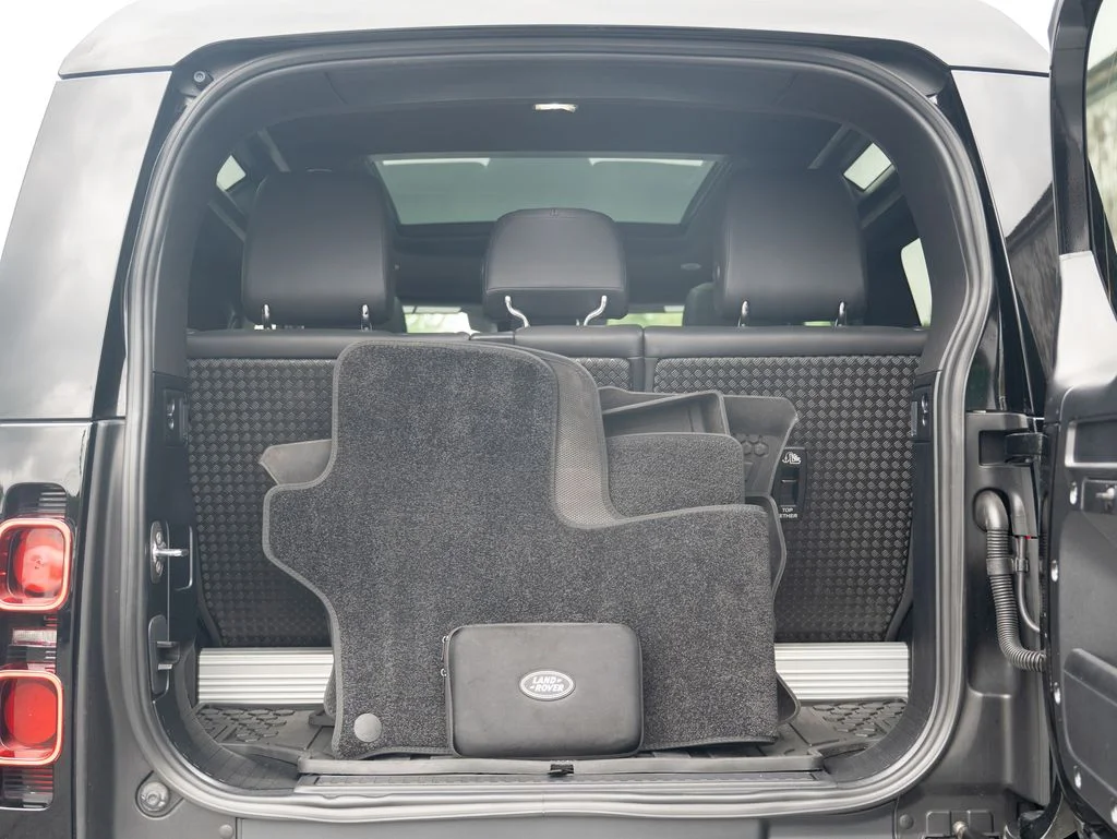 Used 2024  Land Rover S image 34