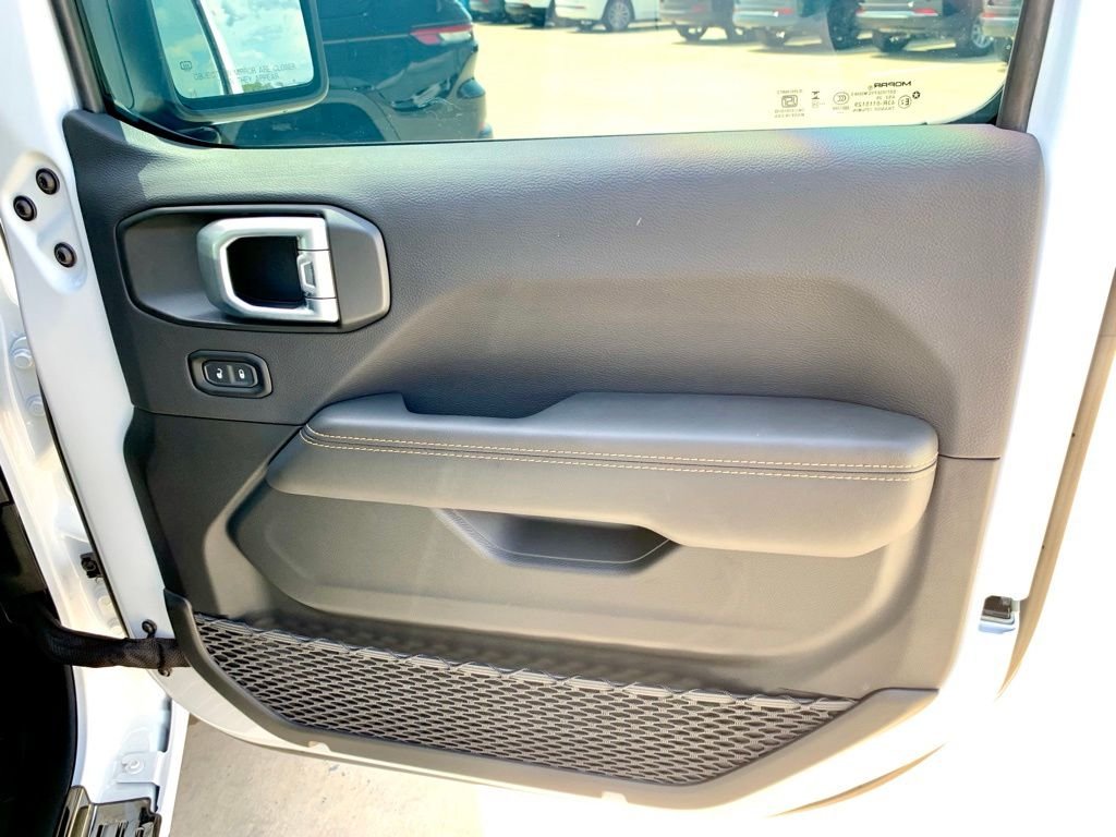 Used 2026 White Jeep Sahara image 28