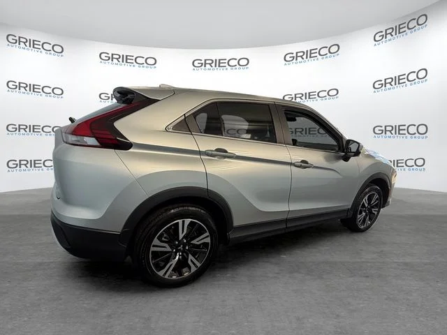 Used 2025 Silver Mitsubishi SE image 11