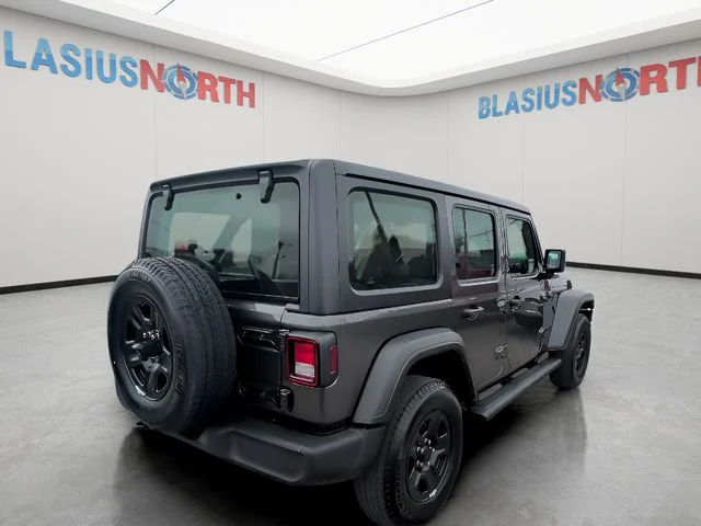 Used 2022 Gray Jeep Unlimited Sport image 5