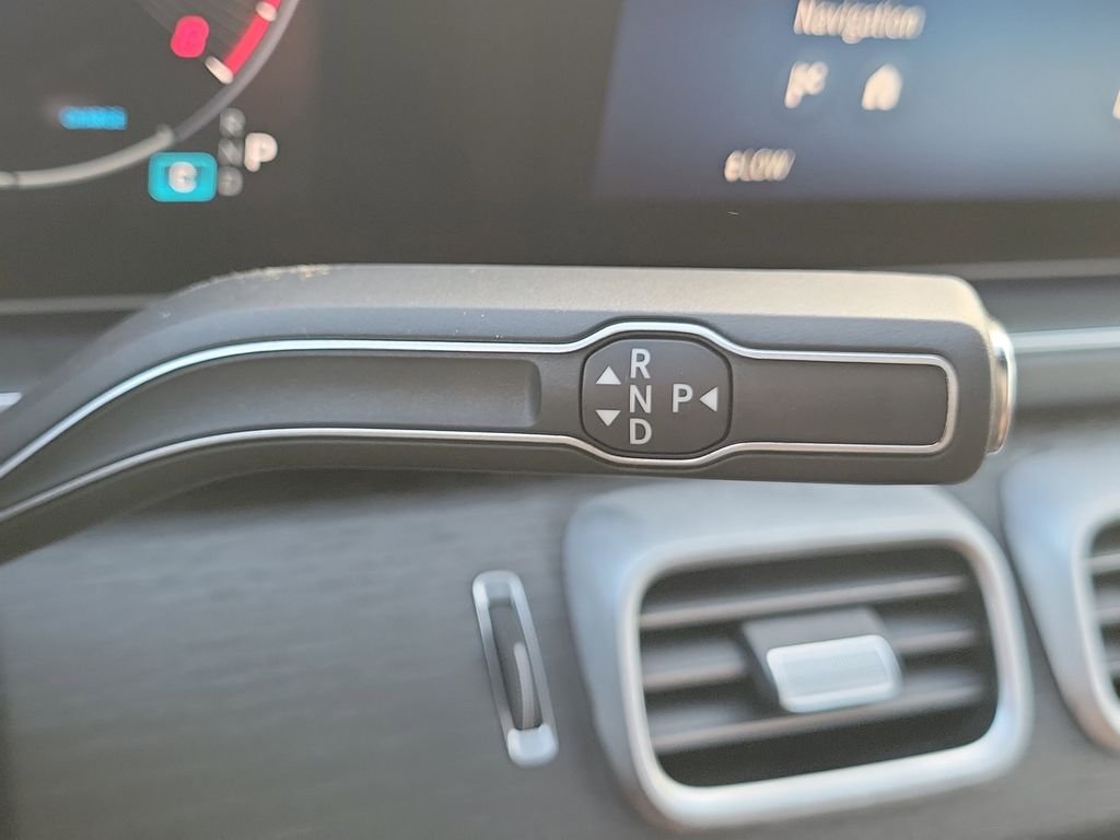 New 2026 MANUFAKTUR Ireland Mid Green Metallic Mercedes-Benz GLS 450 image 31