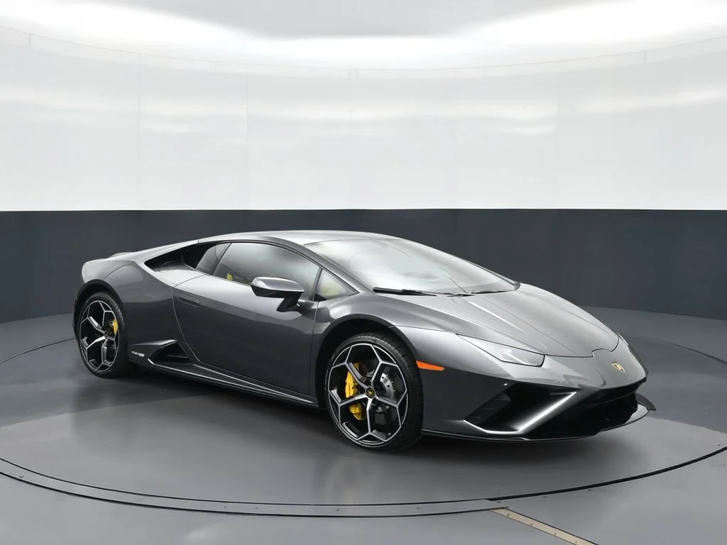 Used 2022  Lamborghini Base image 13