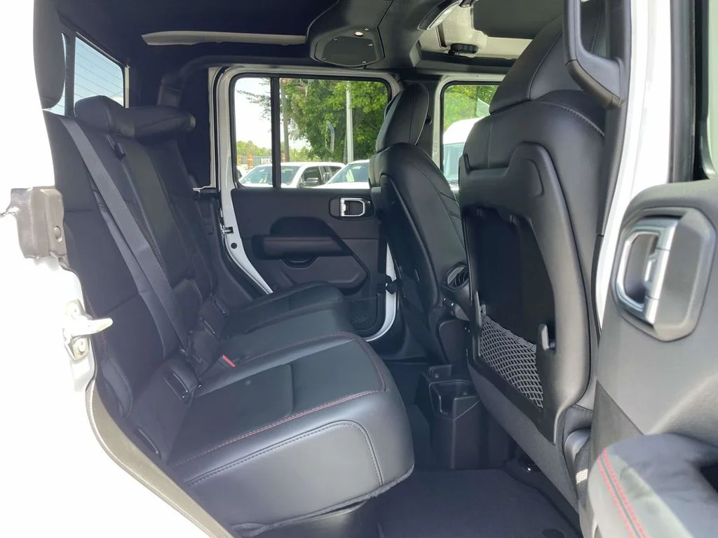 New 2026 Bright White Clear-Coat Exterior Paint Jeep Rubicon X image 18