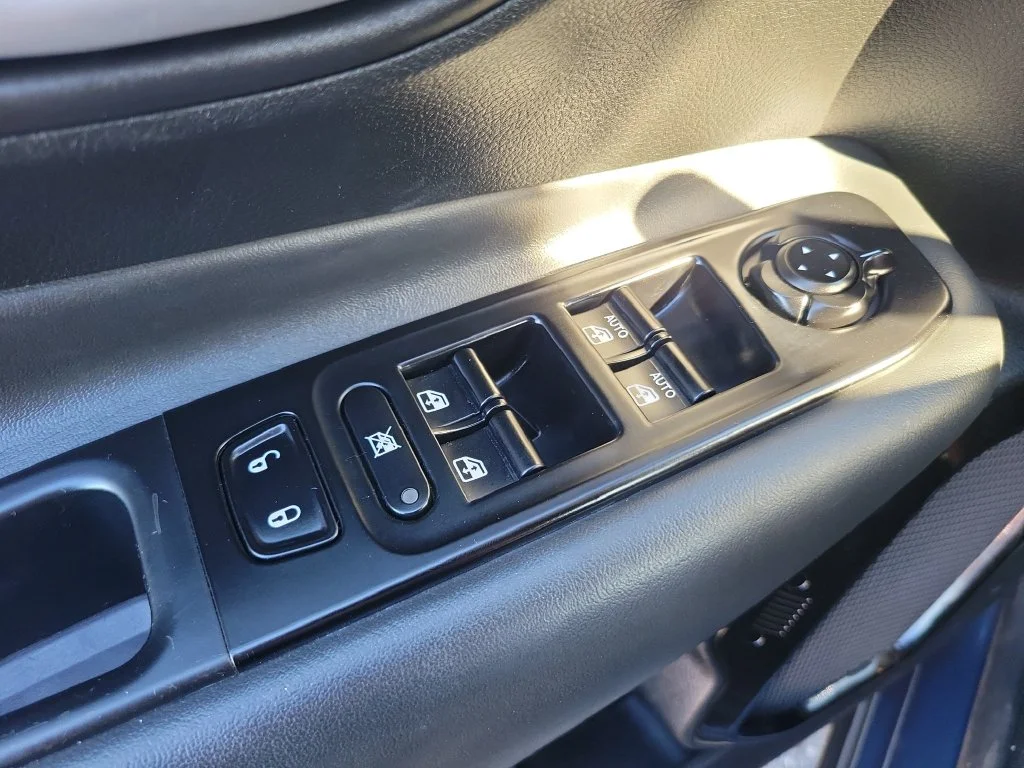 Certified Used 2023 Blue Jeep Altitude image 31