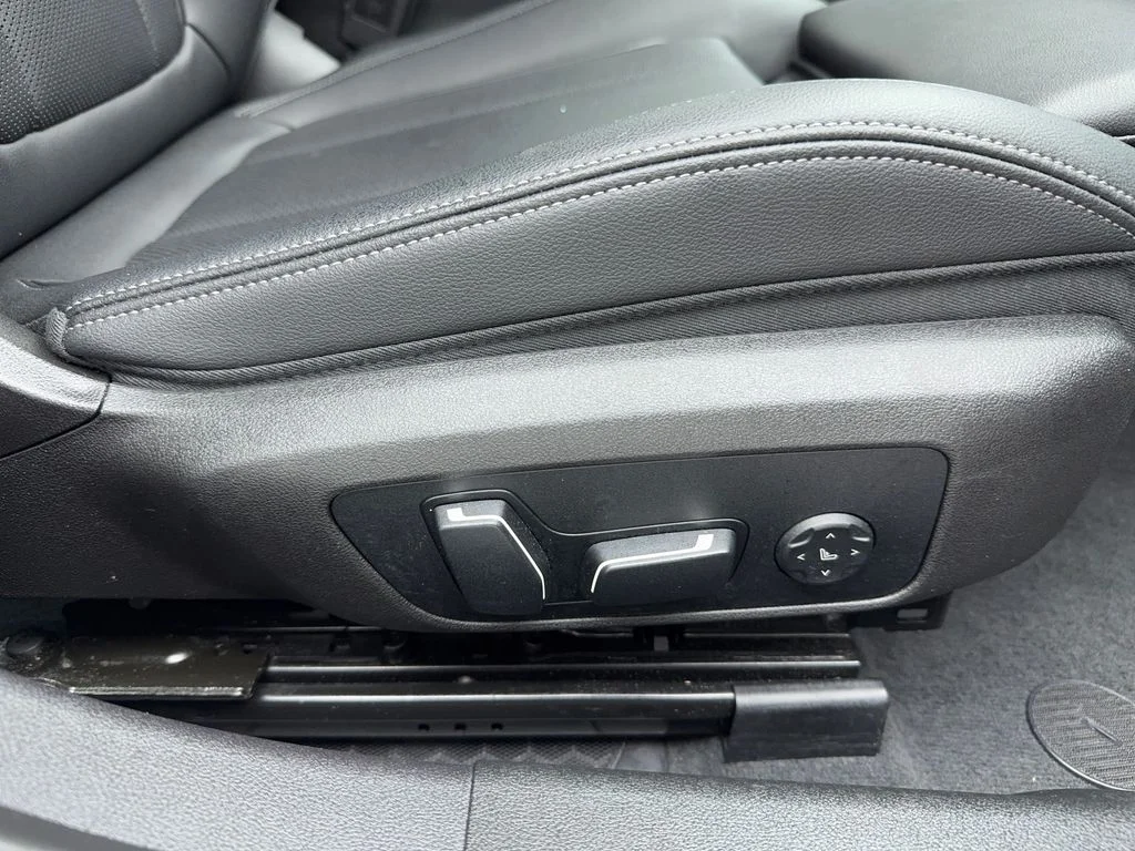 Used 2024 Gray BMW 330i image 37