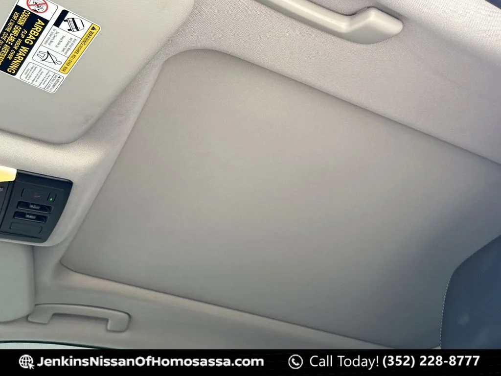 Used 2021 Silver Nissan Platinum image 34