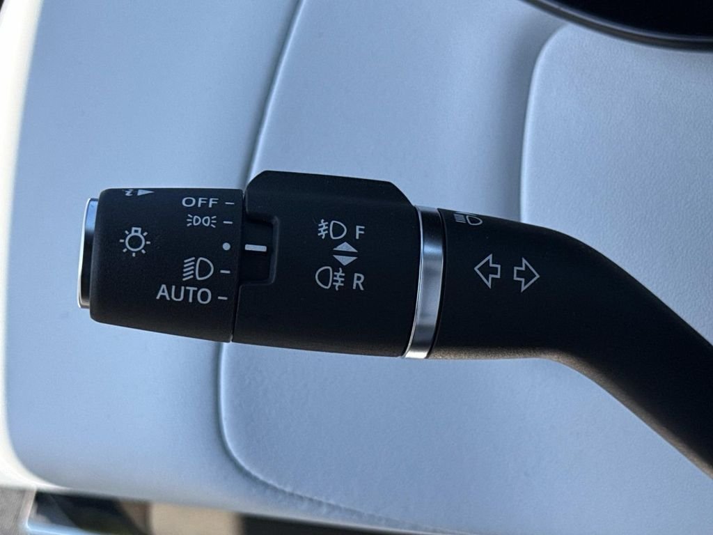 New 2026 Carpathian Grey LAND ROVER Dynamic SE image 8