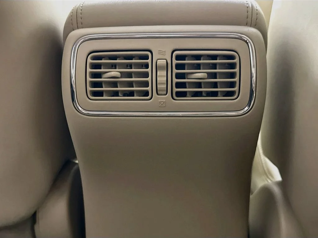 Used 2017 White INFINITI  image 33