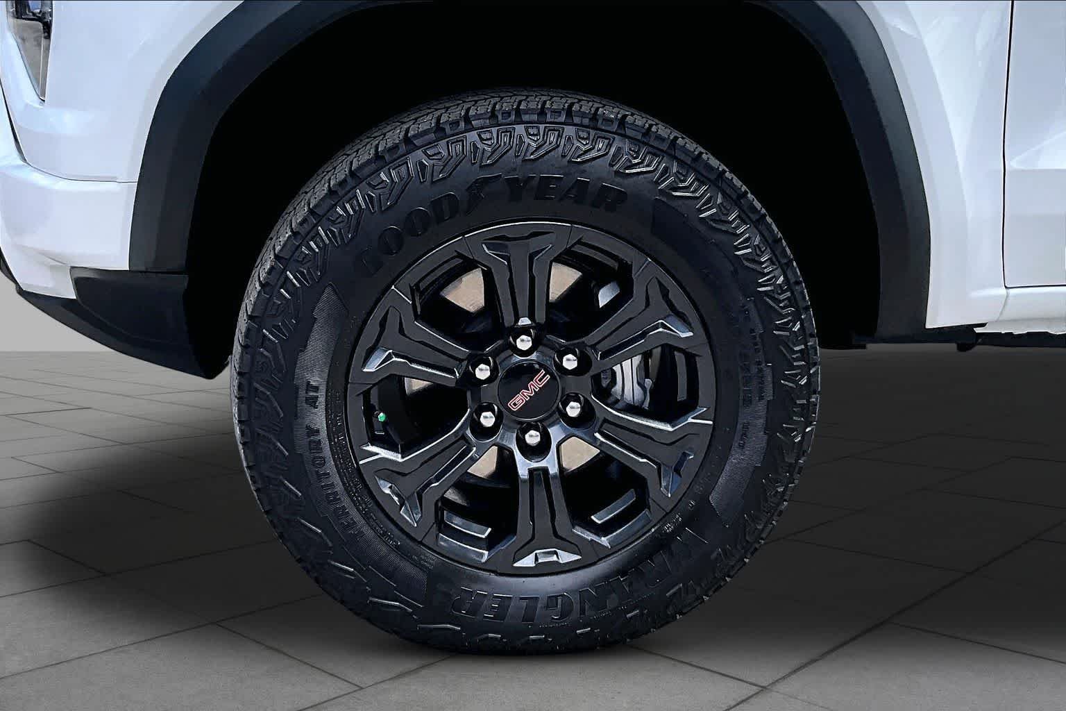 Used 2025 Summit White GMC 2WD Elevation image 11
