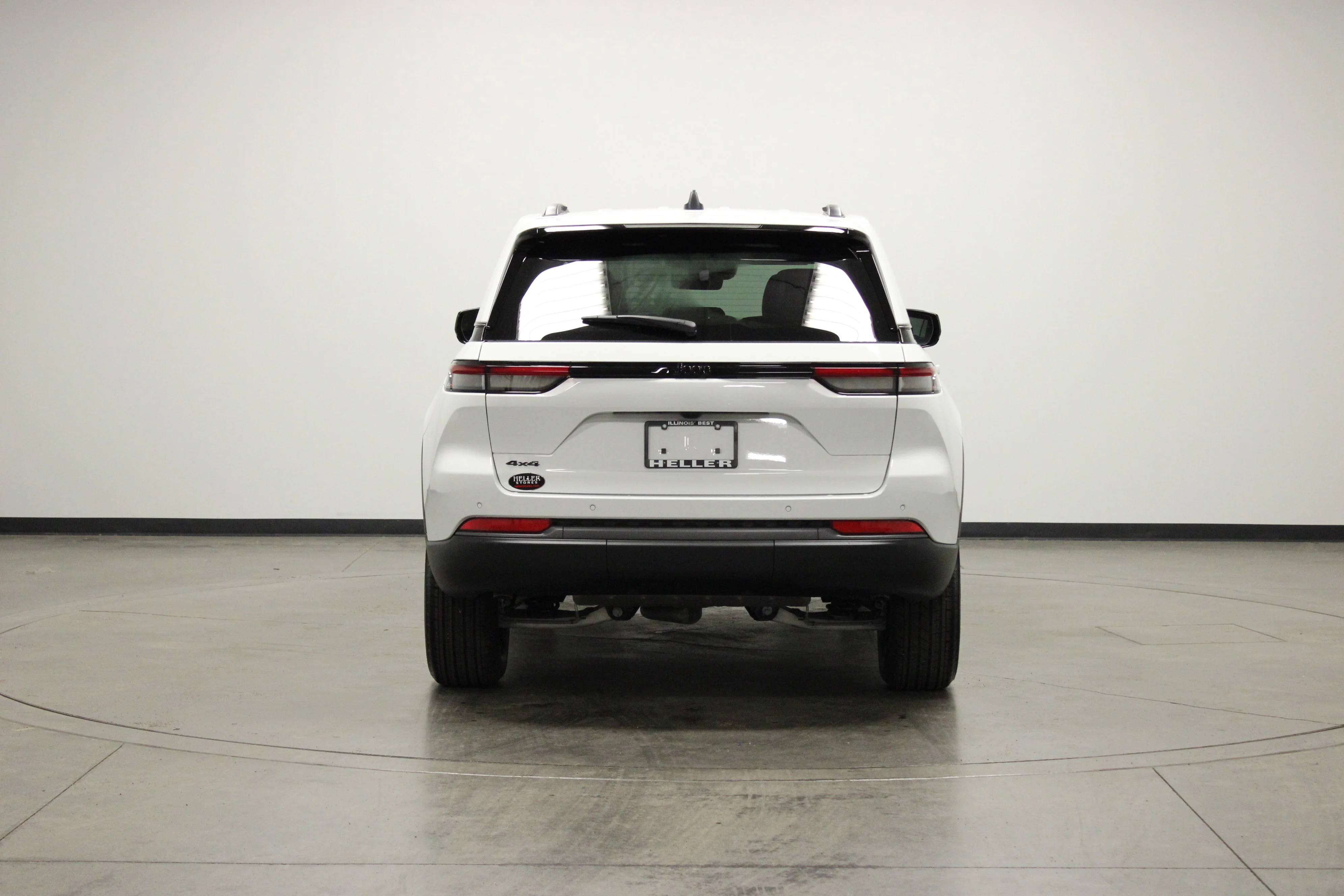 New 2026 Bright White Clearcoat Jeep Laredo Altitude image 7