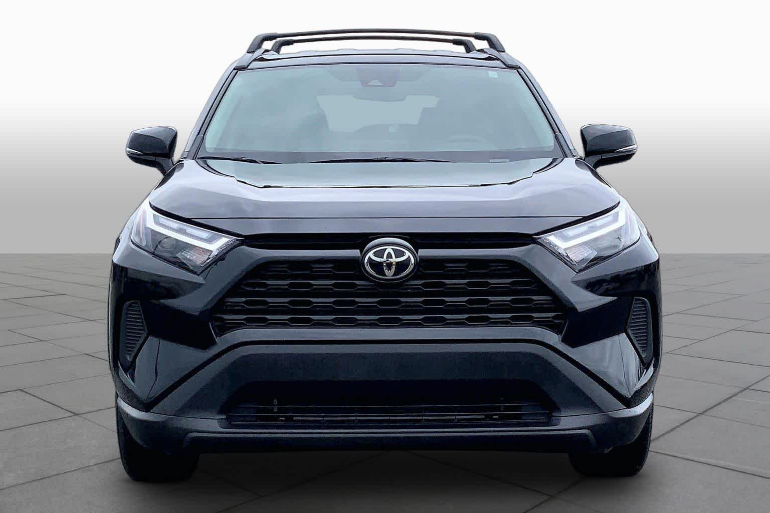 Used 2025 Midnight Black Metallic Toyota XLE image 4