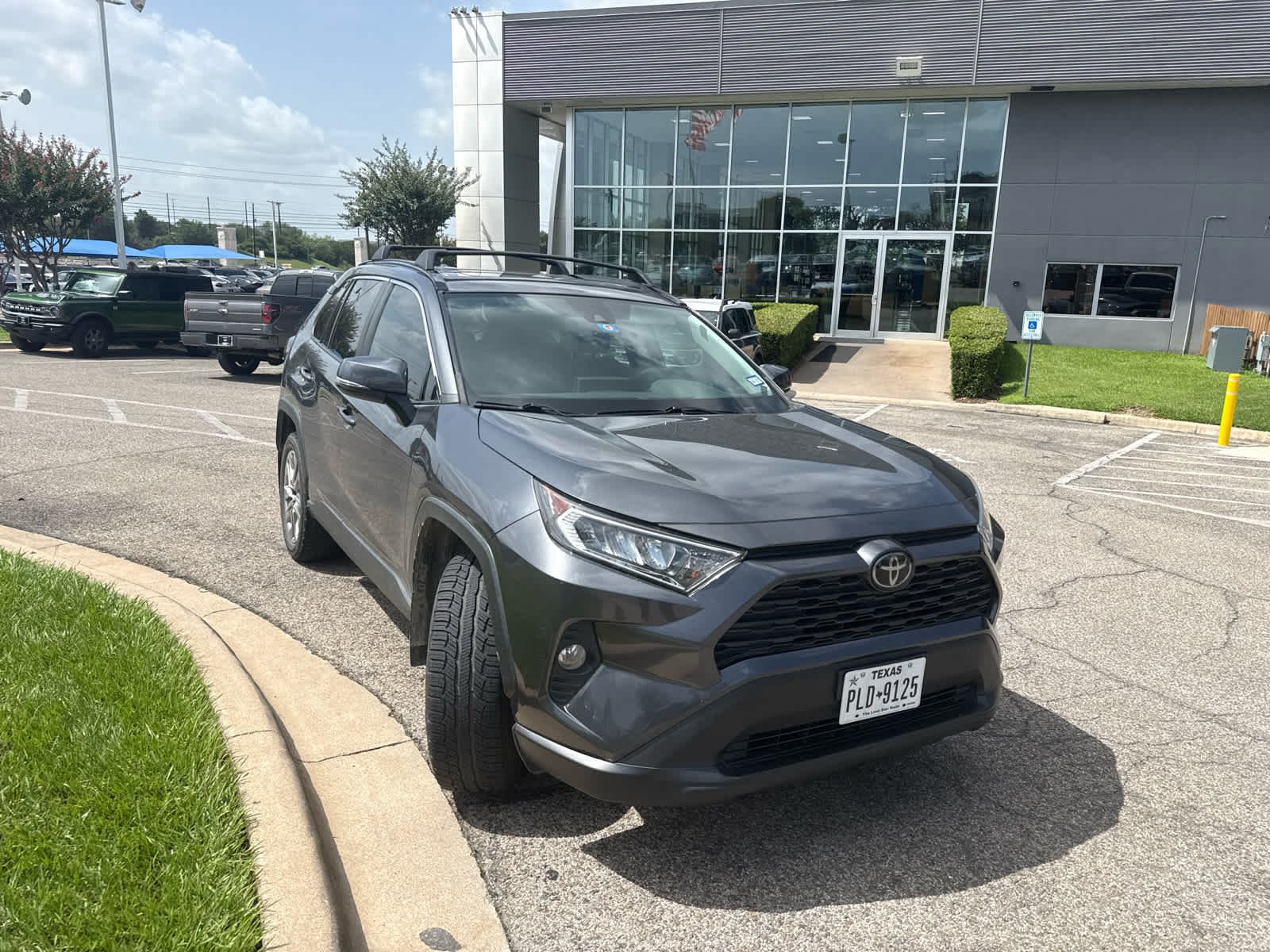 Used 2019 Magnetic Gray Metallic Toyota XLE Premium image 2