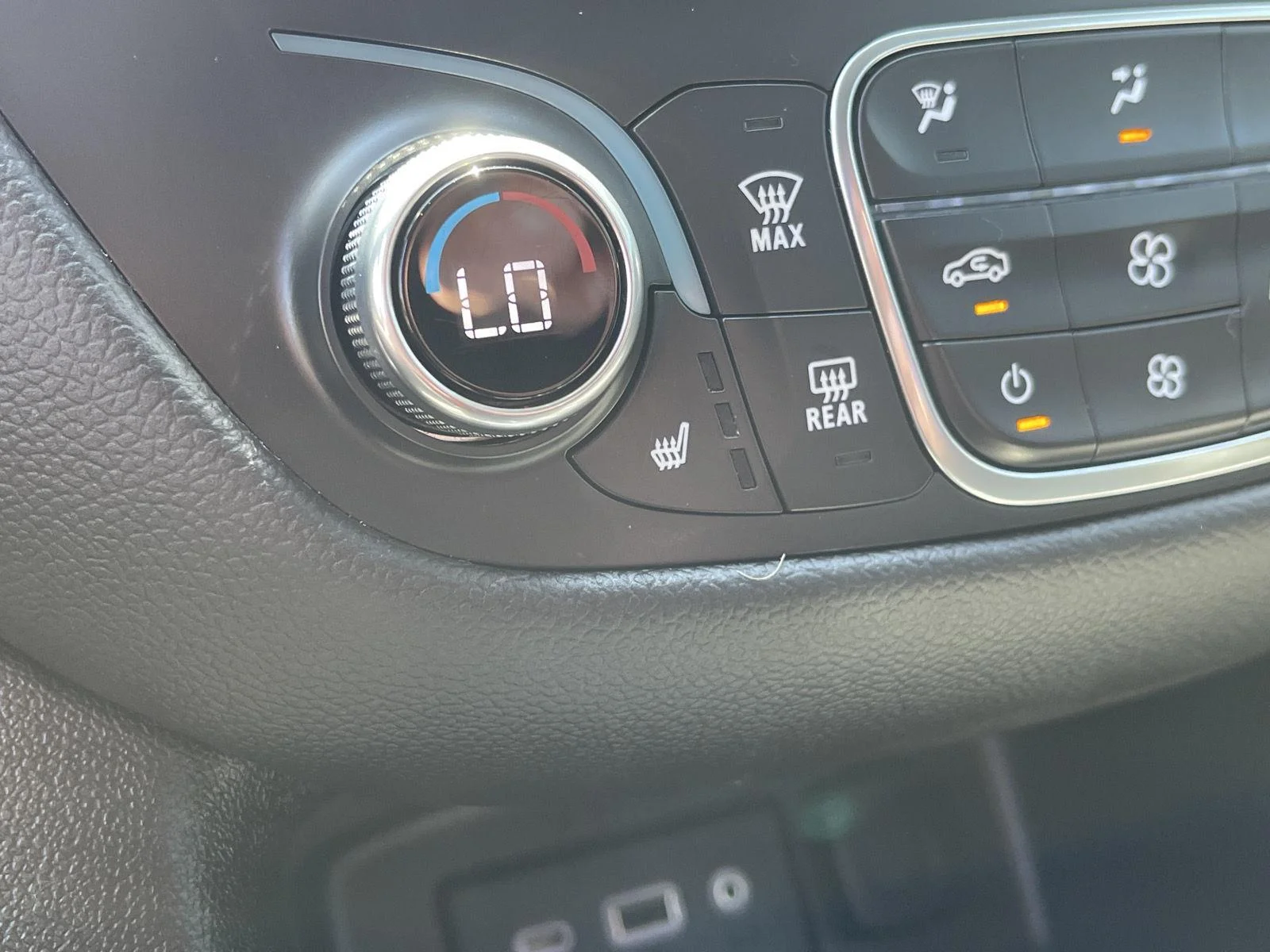 Used 2024 Summit White Chevrolet LT image 27