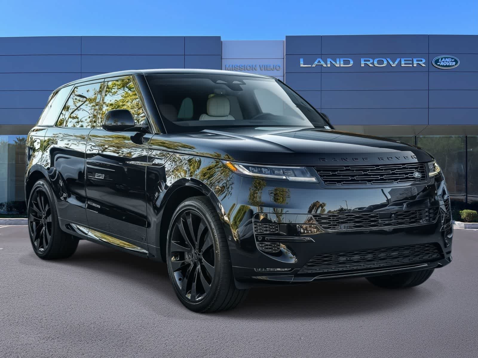 New 2026 Santorini Black Land Rover Dynamic SE image 3