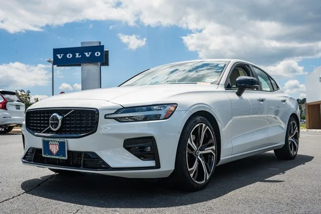 Certified Used 2024 Crystal White Volvo Plus image 3