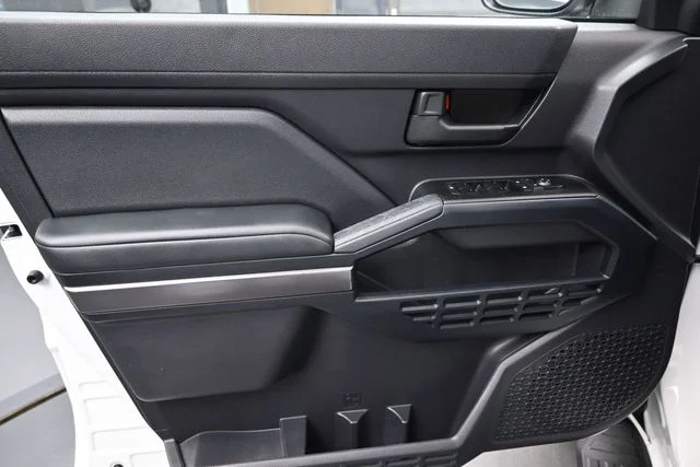 Used 2025 White Toyota SR5 image 18
