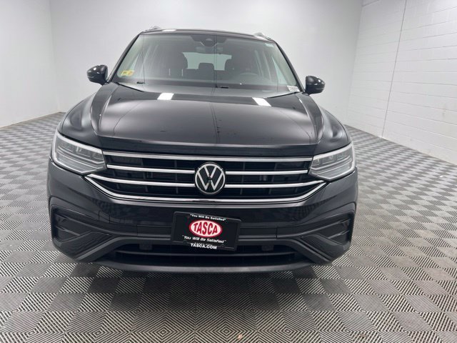 Used 2023 Black Volkswagen 2.0T SE image 3