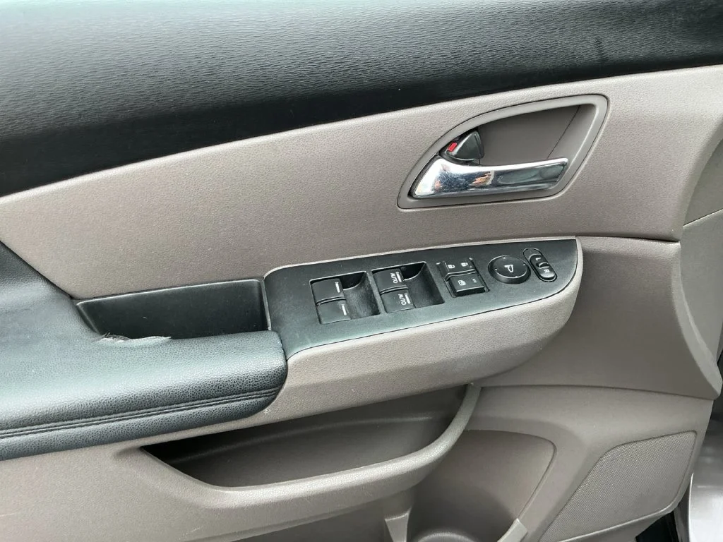 Used 2014 Silver Honda EX-L image 13