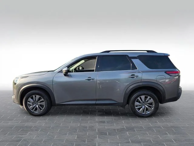 Used 2025 Gray Nissan SV image 4