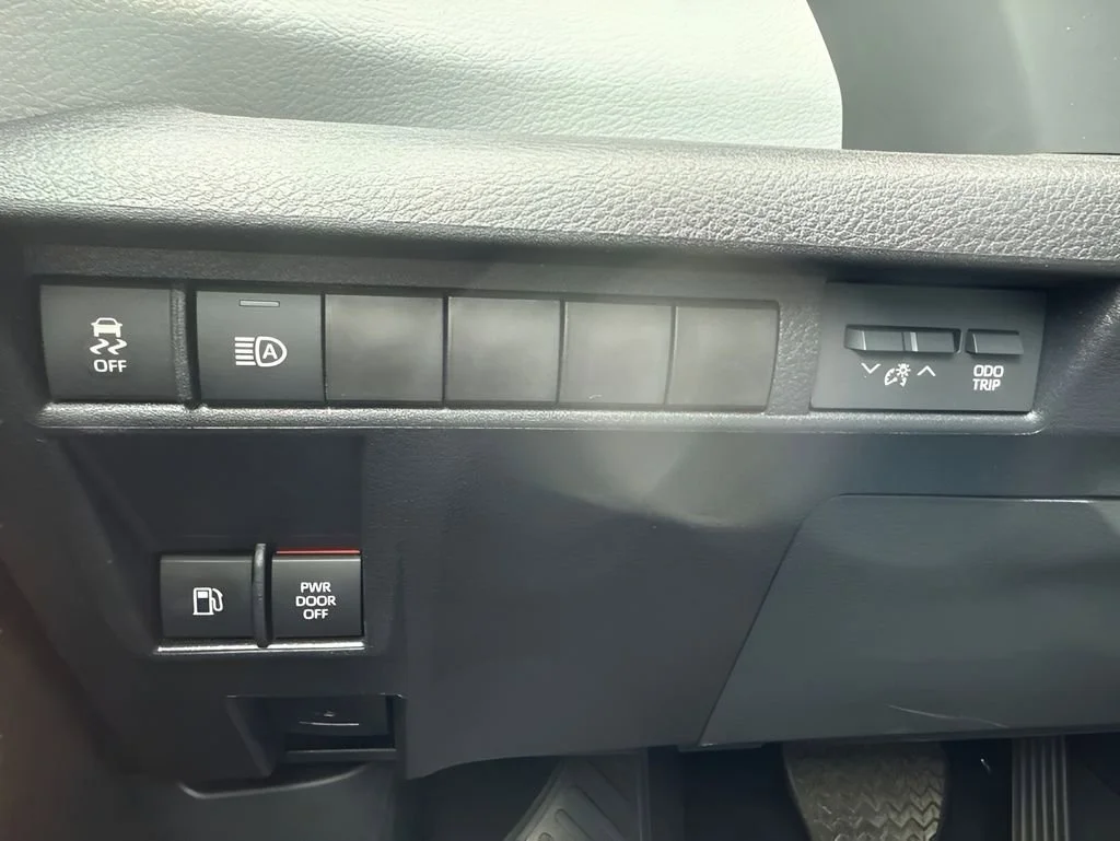 Used 2025 Ice Cap Toyota LE image 24