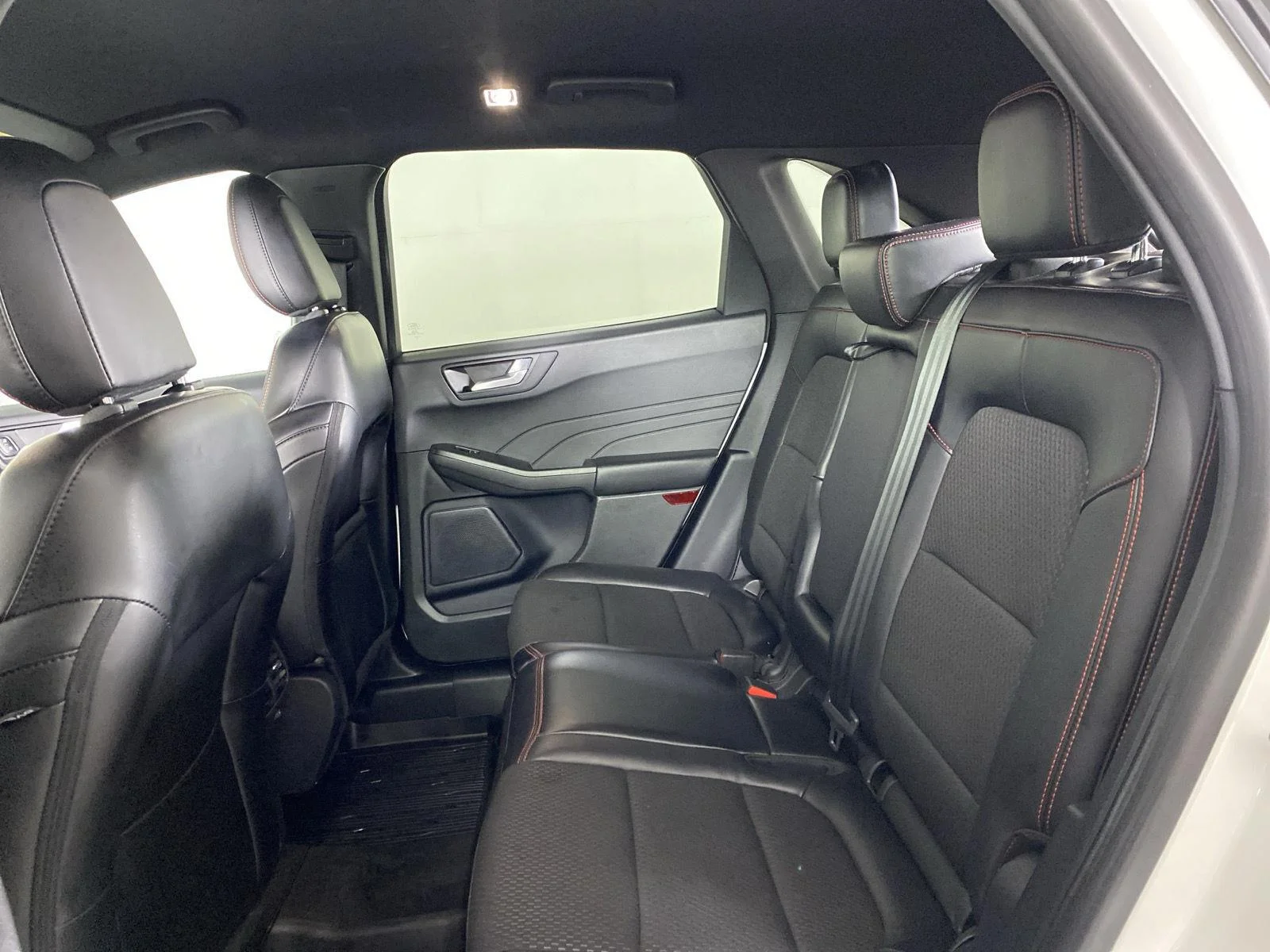 Used 2024 Star White Metallic Tri-Coat Ford ST-Line image 33