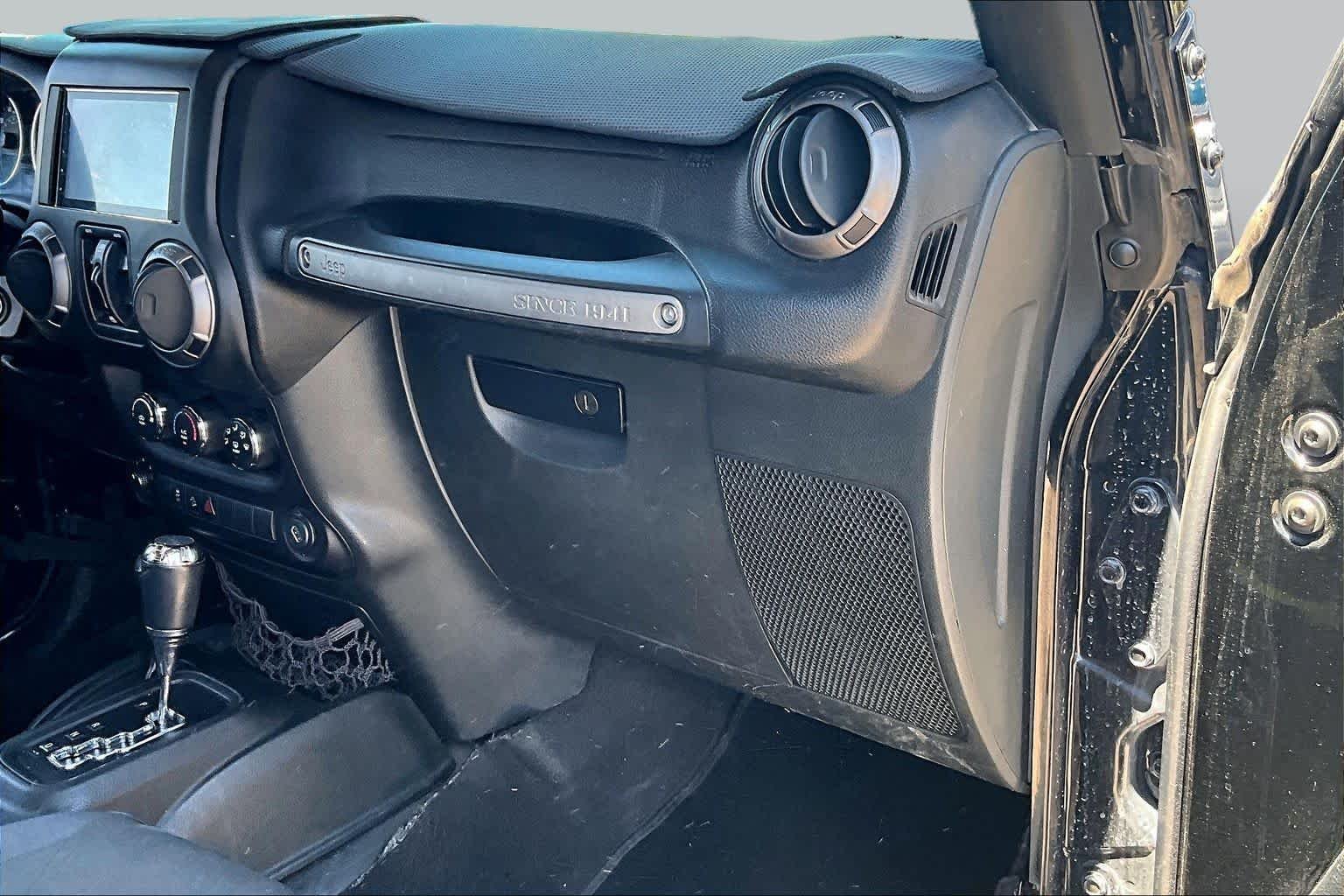 Used 2018 Black Clearcoat Jeep Sport S image 15