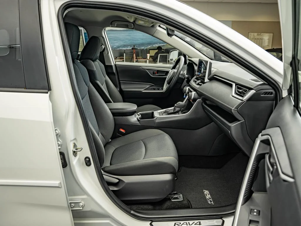 Used 2025 Ice Toyota LE image 37